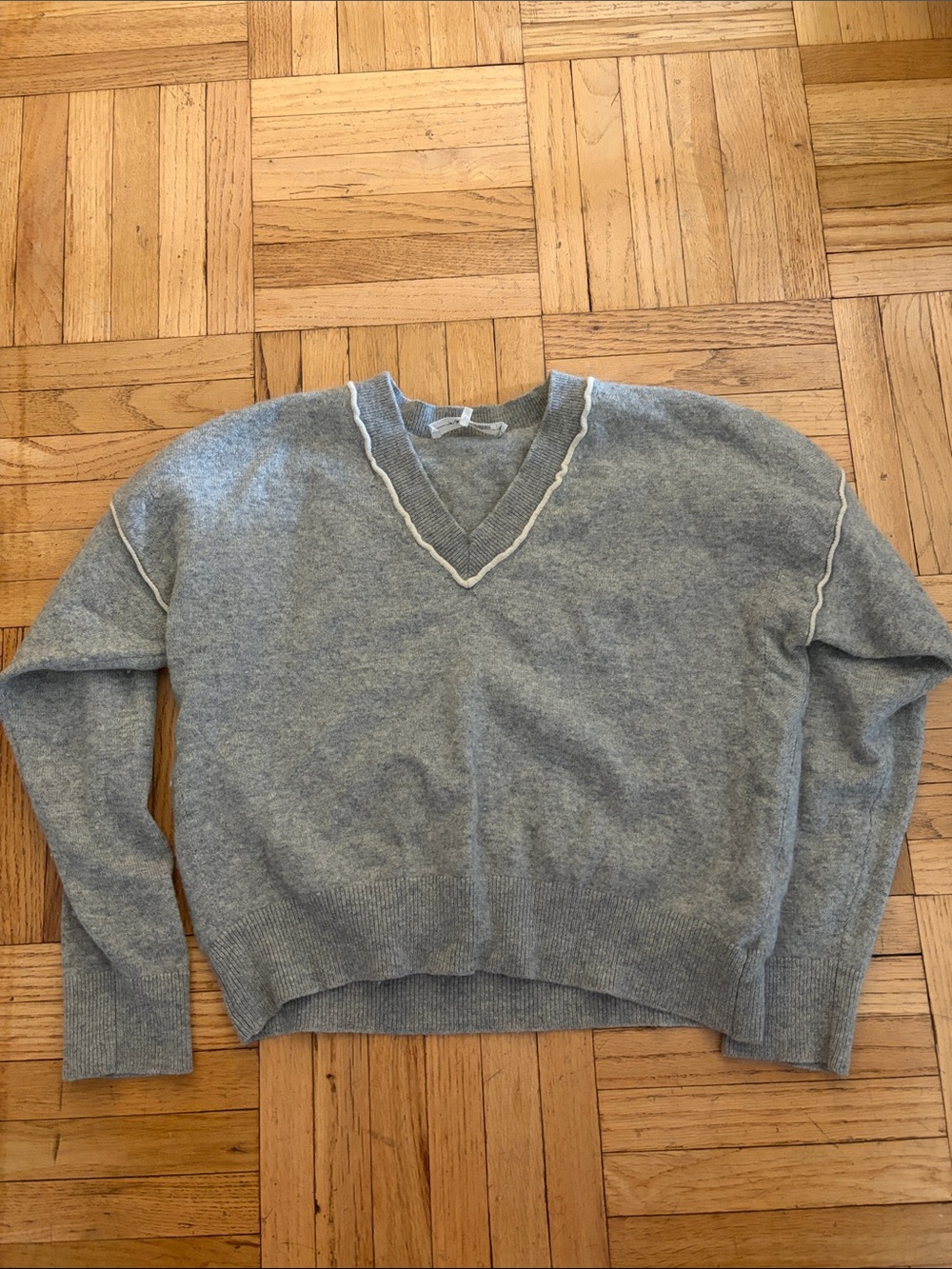 Frame Wool / Cashmere Gray V-Neck Pullover Sweater